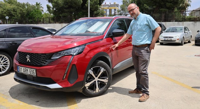 Sıfır kilometre aldığı Peugeot jip boyalı çıktı