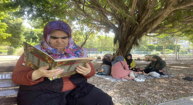 Çocuklar içeride, anneler dışarıda terledi