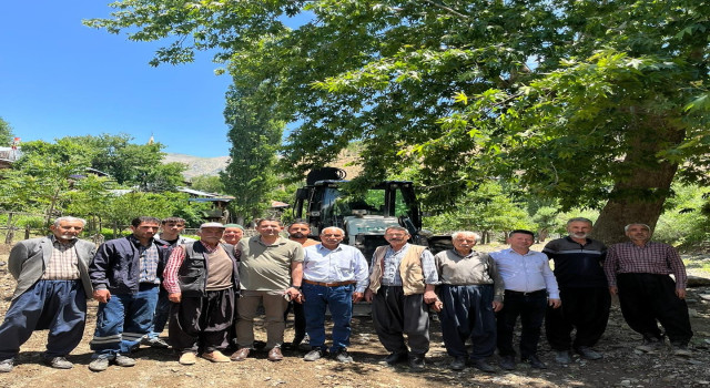 Feke'de sel ve dolunun vurduğu alanlarda hasar tespiti yapılıyor