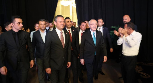 Kemal Kılıçdaroğlu ve Özgür Özel, Adana'da nikah şahidi oldu   