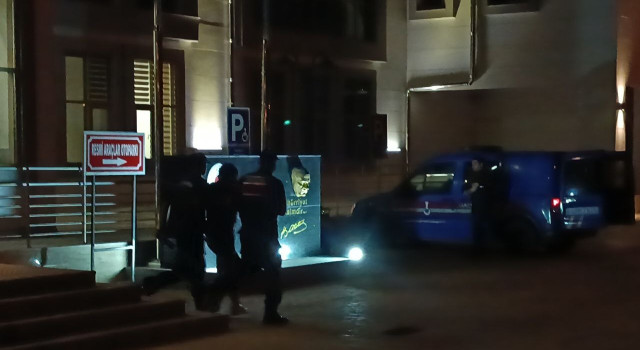 Kozan'da yanan otomobildeki cesetle ilgili 1 tutuklama