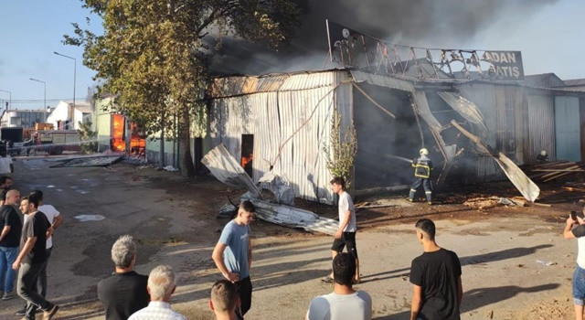 Adana’da Keresteciler Sitesi’nde yangın çıktı