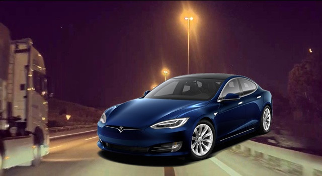 Arızalı Tesla Elektrikli Arabaya Dava Açıldı