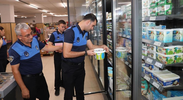 Yüreğir Belediyesi'nden zincir marketlere şok baskın!