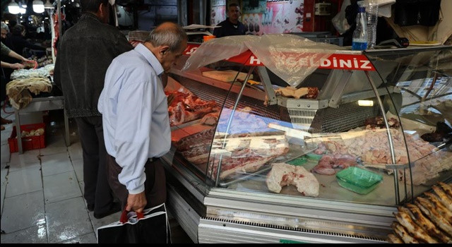 ”Senden aldığım et ile zehirlendim” diyerek kasapları dolandırdılar