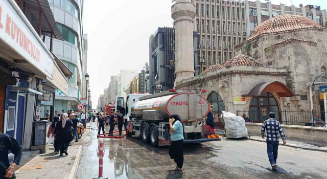 Kuyumcudaki yangın paniğe neden oldu