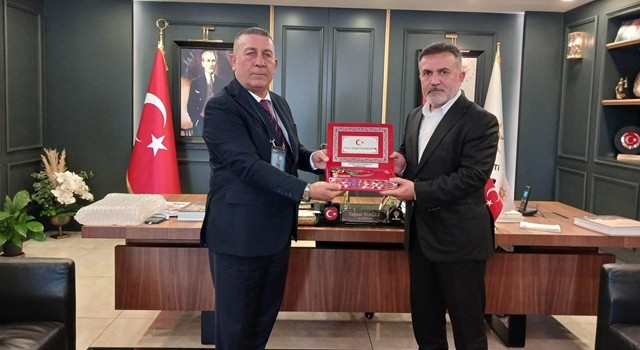 Ak Parti Adana İl Başkanı Tamer Dağlı’ya Teşekkür Plaketi