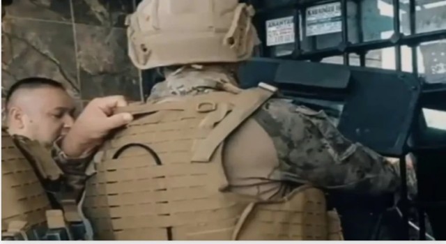 Haraç çetesine operasyon 12 silah, 54 bin uyuşturucu hap | Oto yıkamacıda yuvalanmışlar