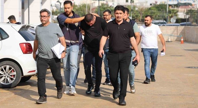 Kıskançlık nedeniyle galeriyi kurşunladılar