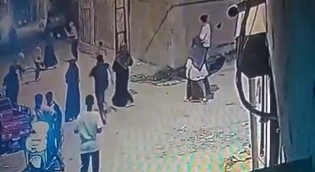 Sesinden rahatsız olduğu çocukları 'Allah yarattı demeden'sopaladı