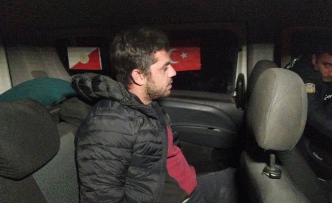 Ellerinde silahla polisten kaçan şüphelilerden biri yakalandı