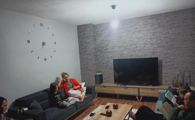 Öğrenci ve veliler Ekrana uzak kitaba yakın projesiyle kitap okuyor