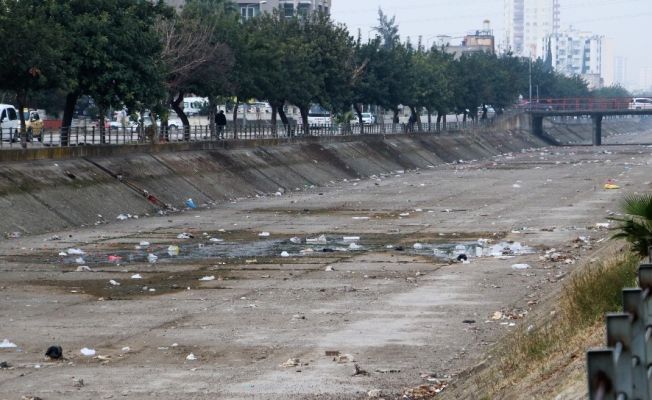 Adana’yı ağ gibi saran sulama kanalları çöplüğe döndü