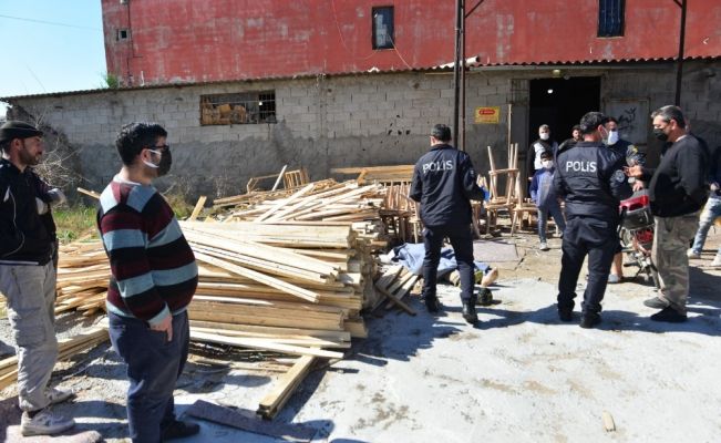 Kereste altında kalarak ölen kardeşe son bakış