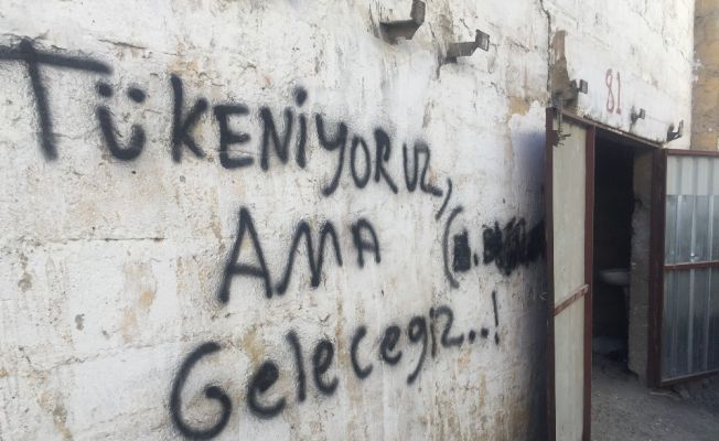 Sahte içki zanlıları “Tükeniyoruz ama geleceğiz” diye yazıp kaçtı