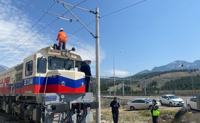 Tren kazası bölgesinde enkaz kaldırma ve onarım çalışmaları başladı