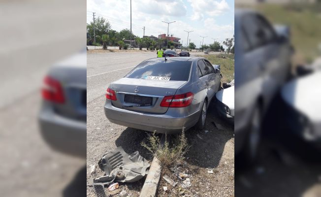 Hurdaya dönen araçtan yaralı kurtuldu