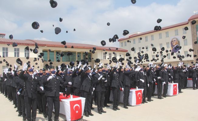 Adana’da 413 polis adayı mezun oldu