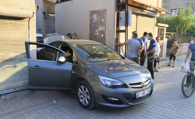 Adana’da polisten kaçan otomobil 3 kilometre kovalandıktan sonra yakalandı