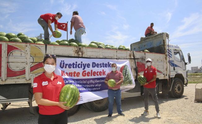 Büyükşehir’den vatandaşa ücretsiz karpuz