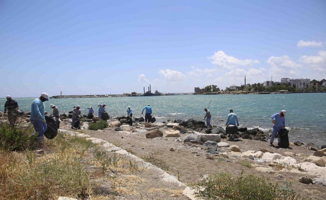 Karataş ve Yumurtalık’ta sahiller temizlendi