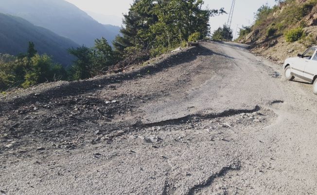 Kozan’da köylülerin yol çilesi