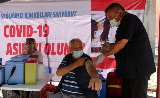 1250 rakımlı yaylada mobil ekiplerden vatandaşlara aşı hizmeti