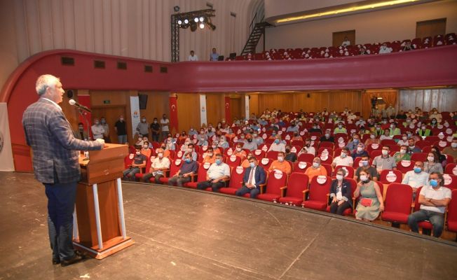 Başkan Karalar çalışanlarla bayramlaştı, ikramiye müjdesi verdi