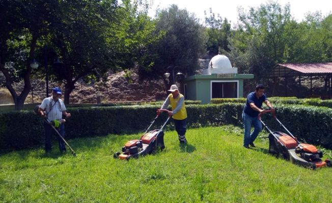 Kozan’da türbelerin bakımı yapıldı