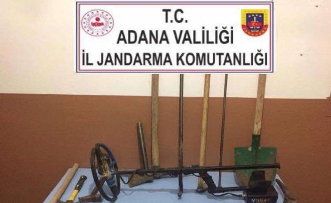 Tufanbeyli’de arama yapılan otomobilde tarihi eser bulundu