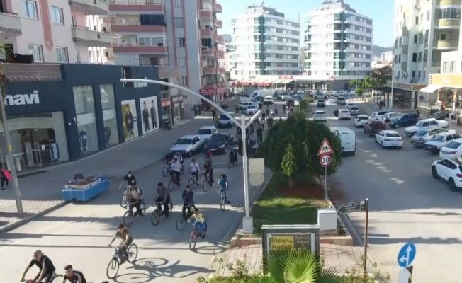 Adana’da pedallar sağlıklı yaşam için çevrildi