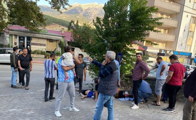 Otomobil marketten çıkan çocuklara çarptı: 1 ölü, 1 yaralı