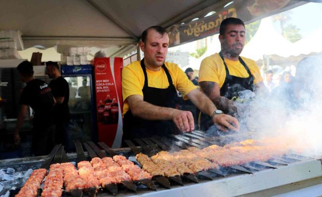 Pandeminin stresini festivalde attılar