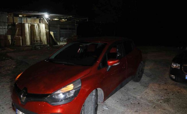 Adana’da seyir halindeki otomobile çapraz ateş açıldı: 1 ölü, 1 yaralı