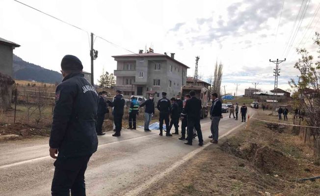 Çöp kamyonunun altında kalan temizlik işçisi hayatını kaybetti