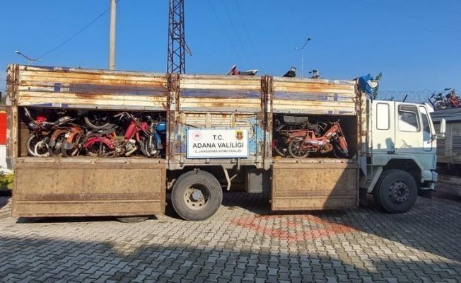 Hatay’dan Adana’ya getirilen 400 çalıntı motosiklet ele geçirildi