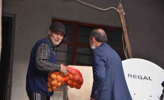 Köylülere narenciye dağıtıldı