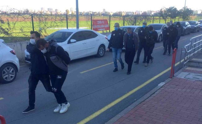 Adana’da yabancı uyruklu 5 DEAŞ’lı adliyeye sevk edildi