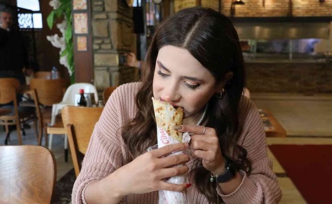 Adana’da yeni trend: Lahmacun arası kebap