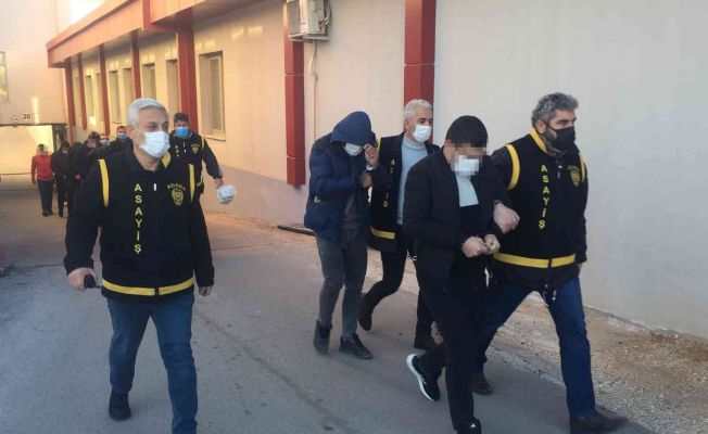 FETÖ tehdidiyle 6 milyon 600 bin lira dolandıran 18 sahte polis tutuklandı