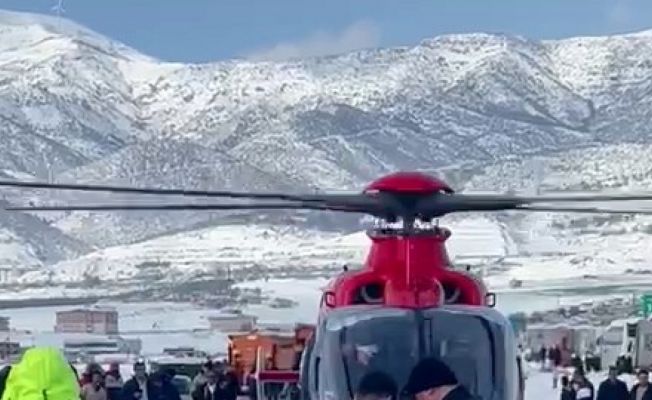 Karda mahsur kalan yeni doğan bebek için ambulans helikopter havalandı