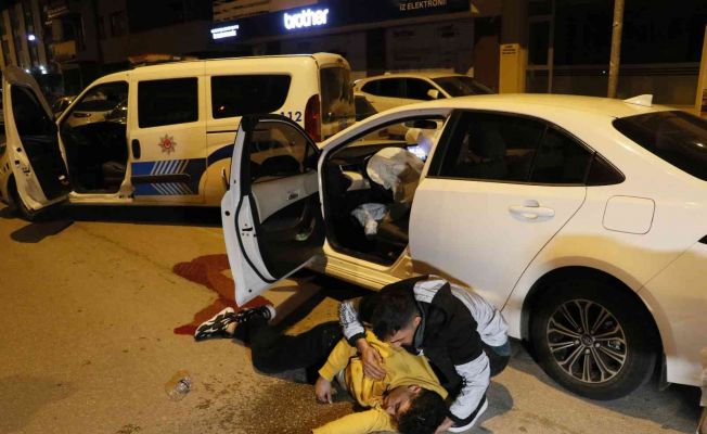 Seyir halindeyken bayılan sürücü polis aracına arkadan çarparak durabildi