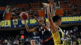 Türkiye Kupasının sahibi Fenerbahçe'yi yenen Çukurova Basketbol: 71-58