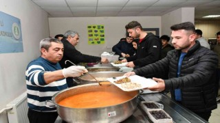 Tufanbeyli’de üniversite öğrencileri Başkan Ergü ile iftarlarını açtı