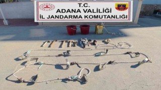 Adana’da kaçak kazı yapan 2 kişi suçüstü yakalandı