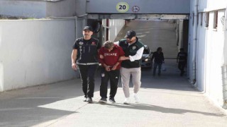 Tişörtünde ”kaçış” yazılı torbacı polisten kaçamadı