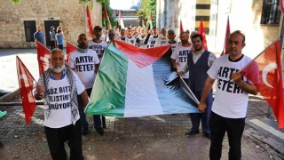 Filistin’e yürüyen grup bir gece dinlendiği Adana’dan Hatay’a hareket etti