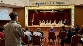 Yüreğir’de ”Gençler Soruyor” söyleşisi gerçekleşti