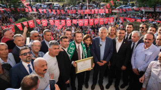 Başkan Kadir Aydar, mazbatasını alıp görevine başladı