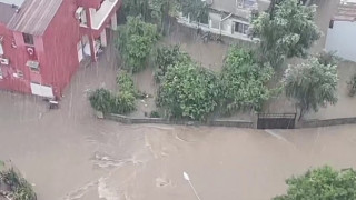 Adana’da yağmur nedeniyle yollar göle döndü